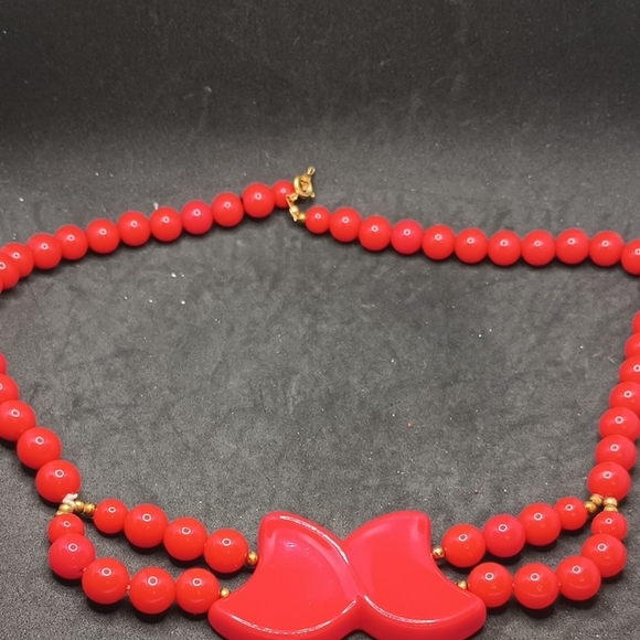Vintage Jewelry - Vintage Red Beaded Necklace with Gold Accents